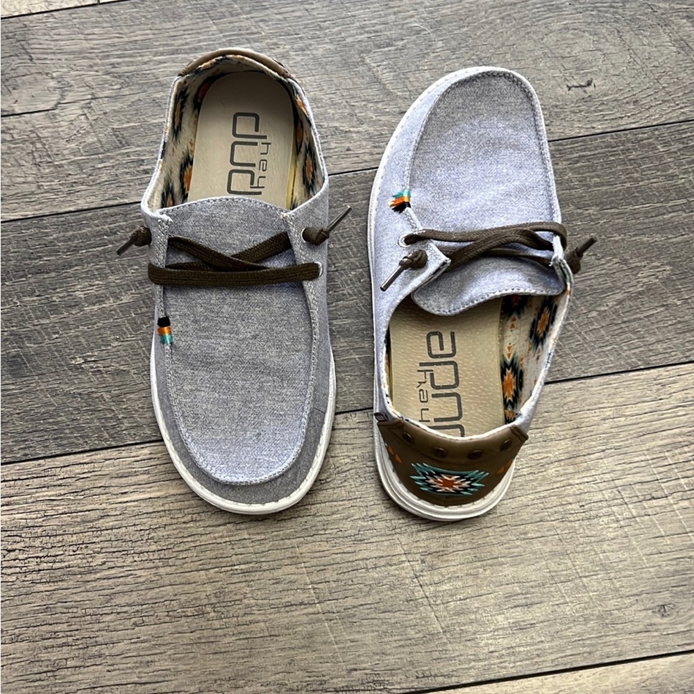 Hey dude boho Aztec southwestern style shoes
Size 8